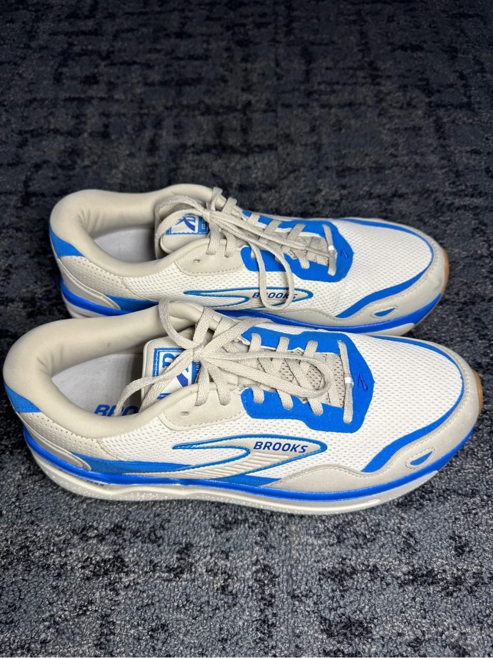 Brooks Men’s Ghost Max 2 Running and Walking Shoes Road Running Shoes Size 11